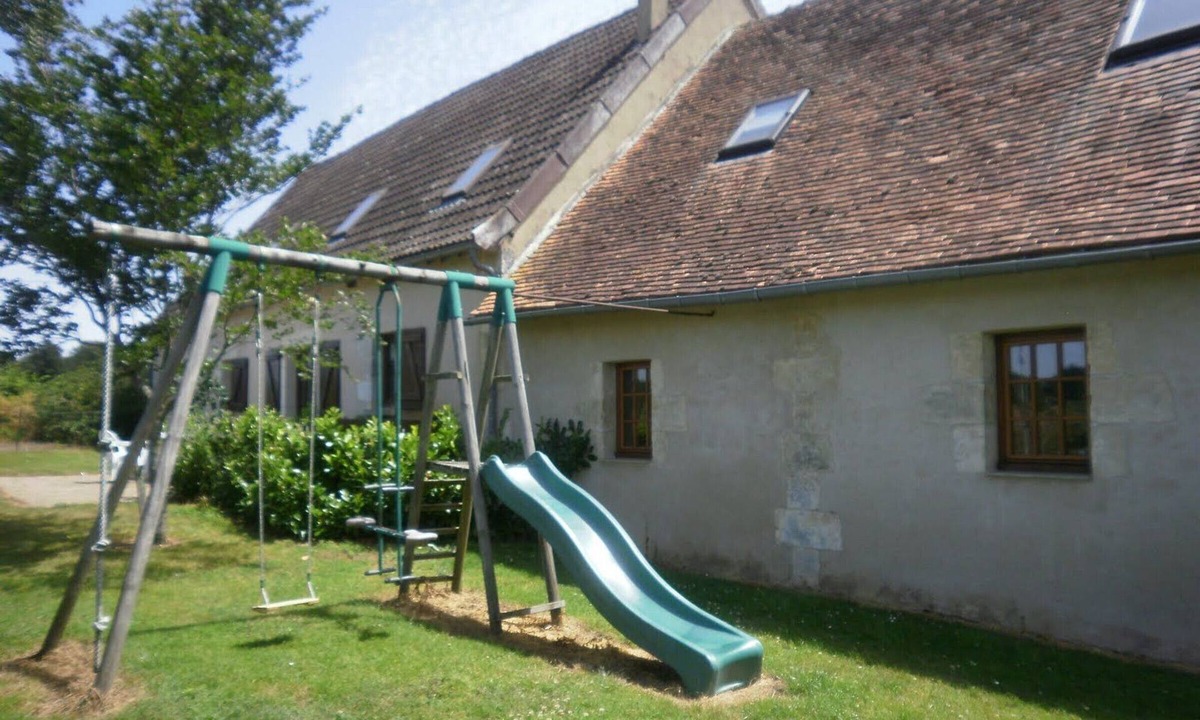 Arthon Cottage | Countryside home near Châteauroux, family-friendly