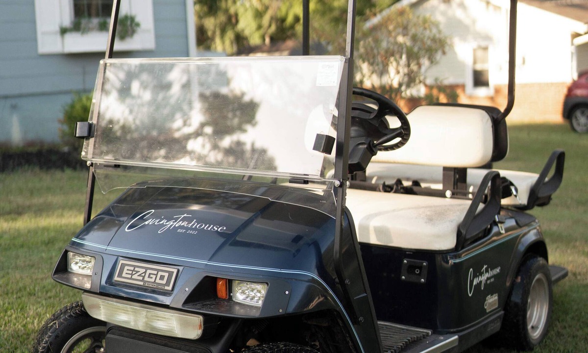 Covington House | Couple Getaway ~ Golf Cart ~ Under a Mile from the Covington Square