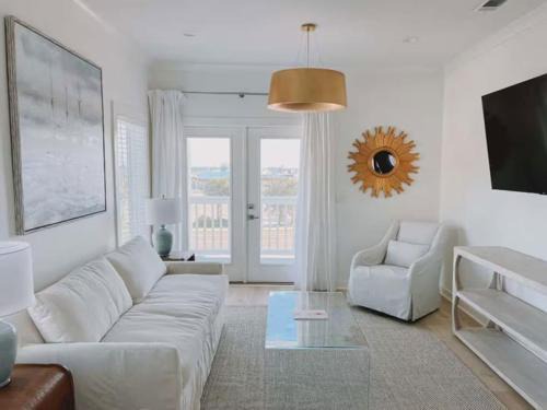 Pass Christian Apartment | Couples Escape - Water View - King Bed - Pets Welcome w/Fee
