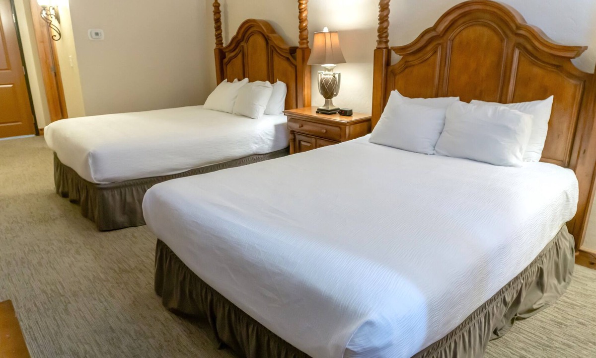 Zermatt Villa | Couples Getaway~Skiing, Hot Spring, Park City Resorts Villa 2029