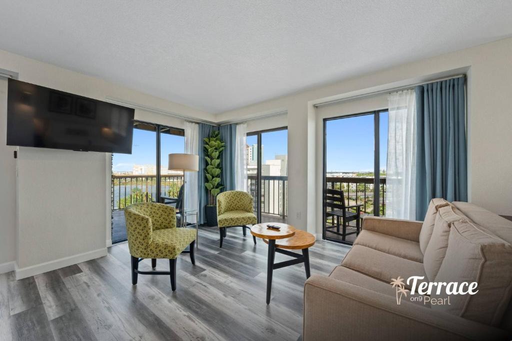 Southwest Orlando Apartment | Couples Getaway with Private Terrace and Fireworks View