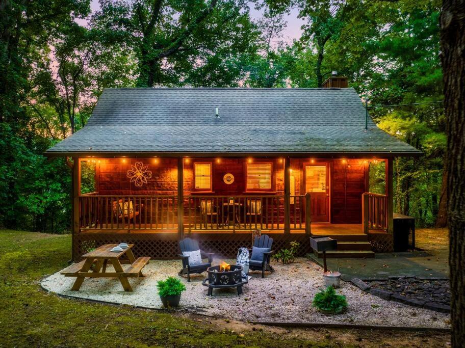 Pigeon Forge House | Couples retreat *location*hot tub*fire pit*