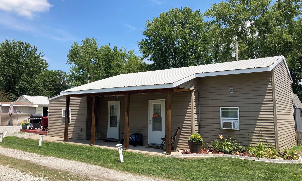 Warsaw Cottage | Couples retreat