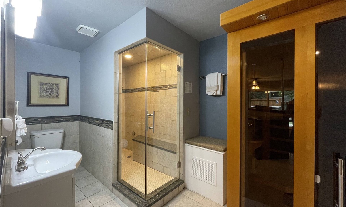 Fort Collins Apartment | Couples Retreat With Hot Tub, Sauna and Steam Room