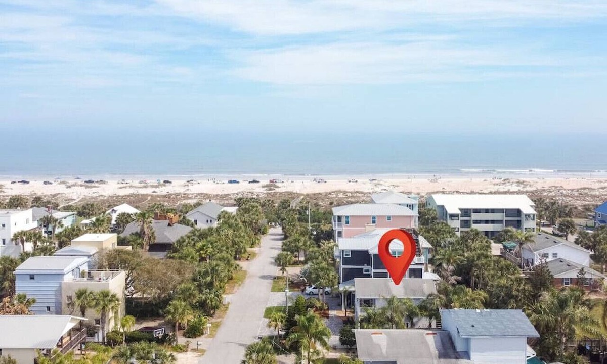 St. Augustine Beach Apartment | Couples Tropical Getaway- Sun kissed stays!