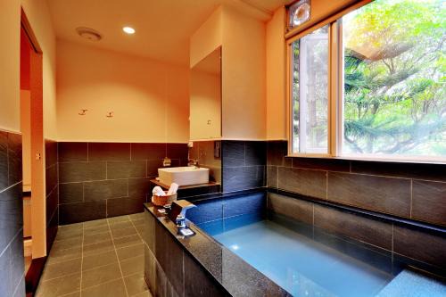 Wulai Hotel | Courier Station