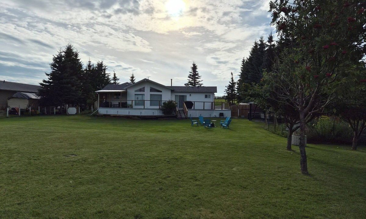 Parkland Beach House | Course Side Acreage Get Away, Apple Trees, Wildlife, Lake Views, Fire pit