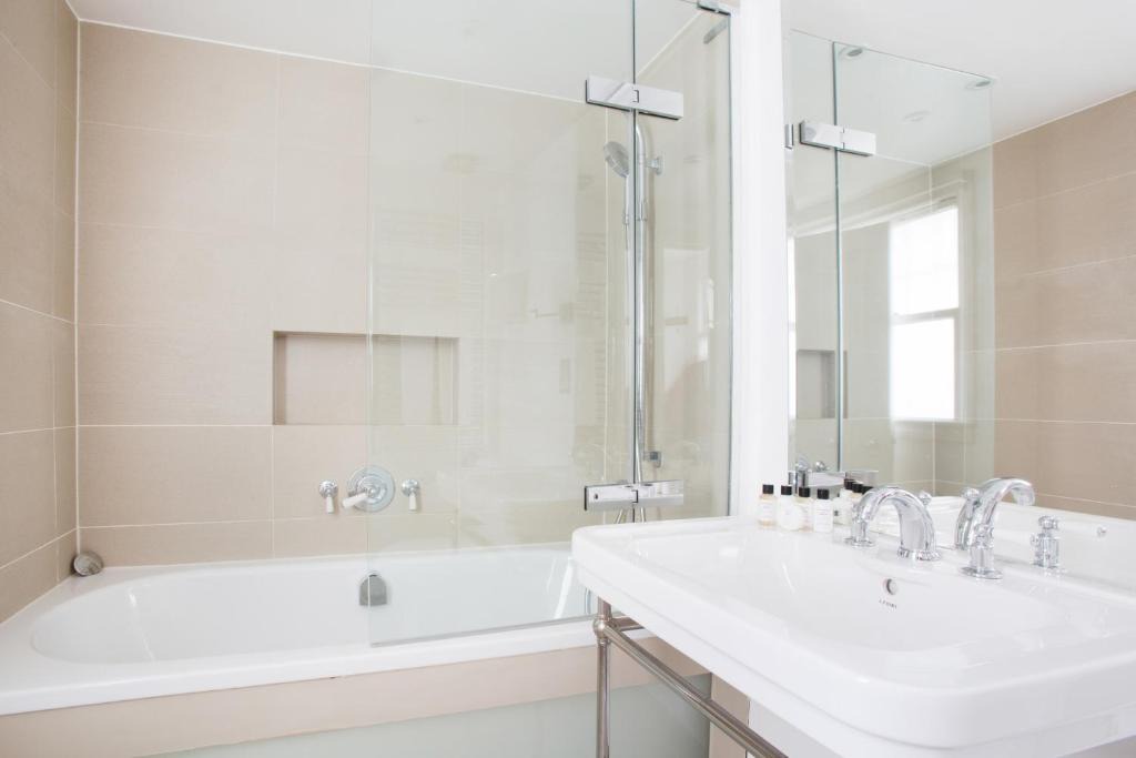 Courtfield Apartment | Courtfield Road II by onefinestay