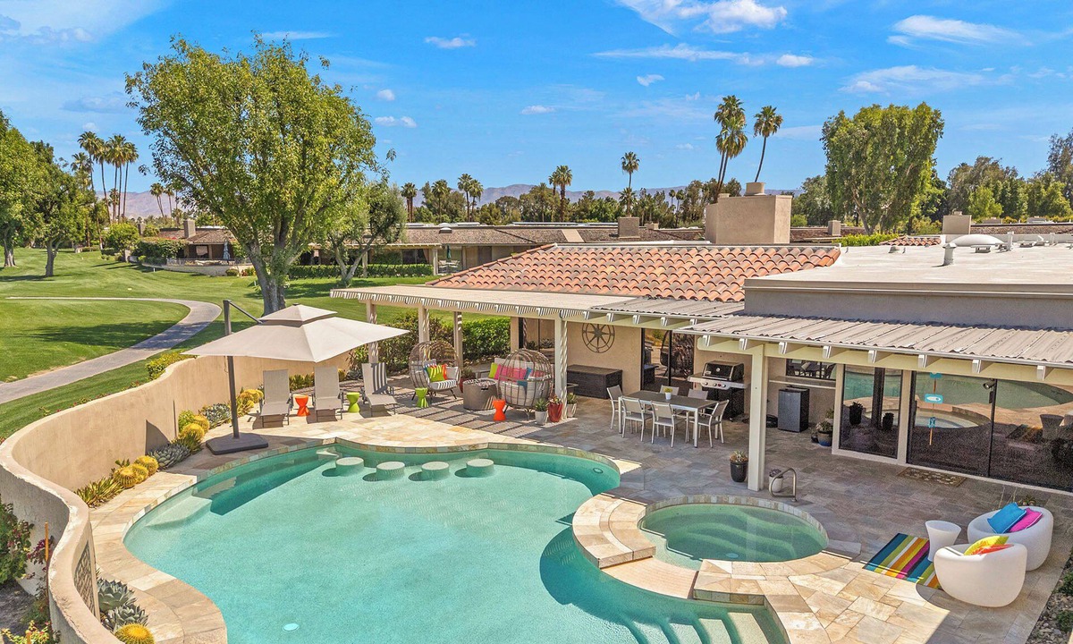 Magnesia Falls Cove House | Courtside Escape Country Club Living