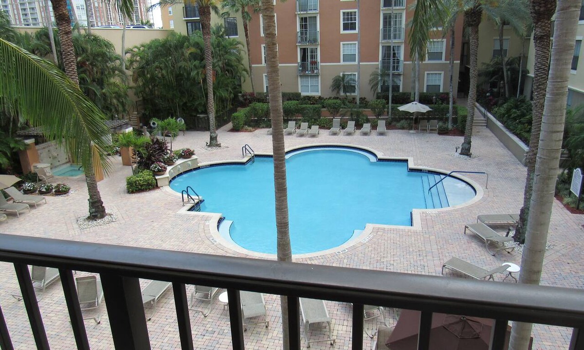 Downtown West Palm Beach Condo | Courtyard at Cityplace condo with beautiful pool view and 2 bedrooms 2 baths.