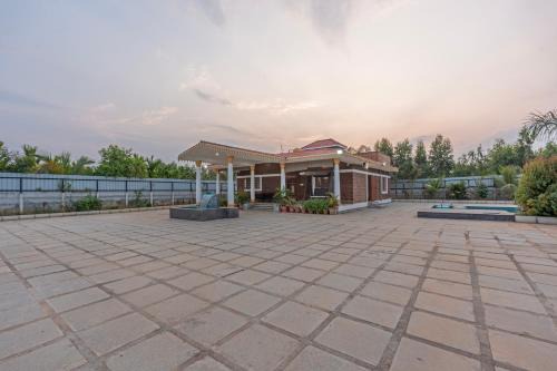 Doddaballapur Villa | Courtyard Banyan Rustic 2 BHK villa with pool banyan gazebo and open courtyard living