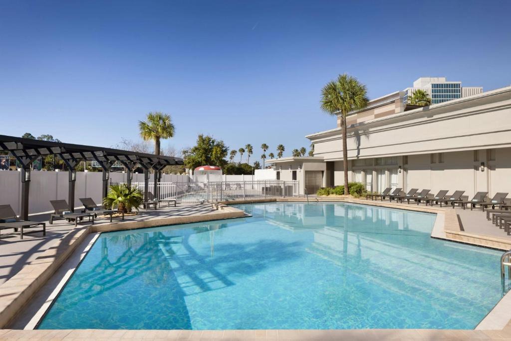 Florida Center Hotel | Courtyard by Marriott across Universal Orlando