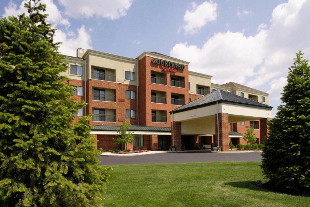 Stow Hotel | Courtyard by Marriott Akron Stow