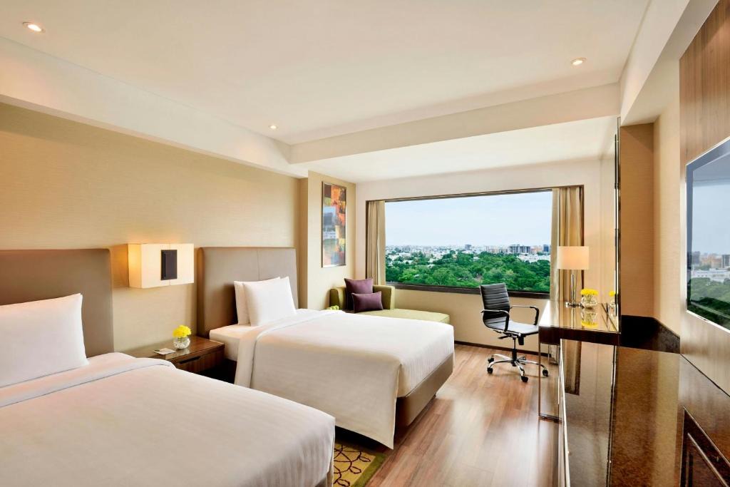 Teynampet Hotel | Courtyard by Marriott Chennai