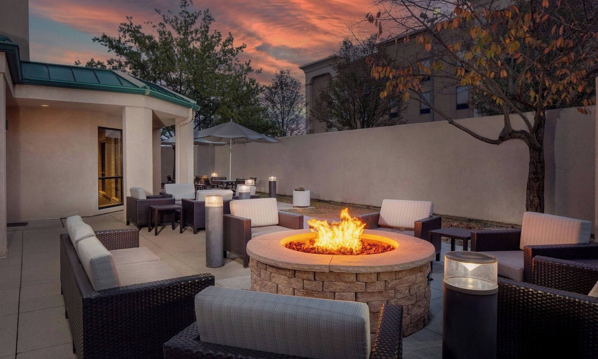 Dayton Hotel | Courtyard by Marriott Dayton North