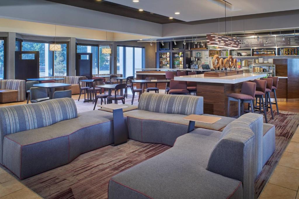 Warren Hotel | Courtyard by Marriott Detroit Warren