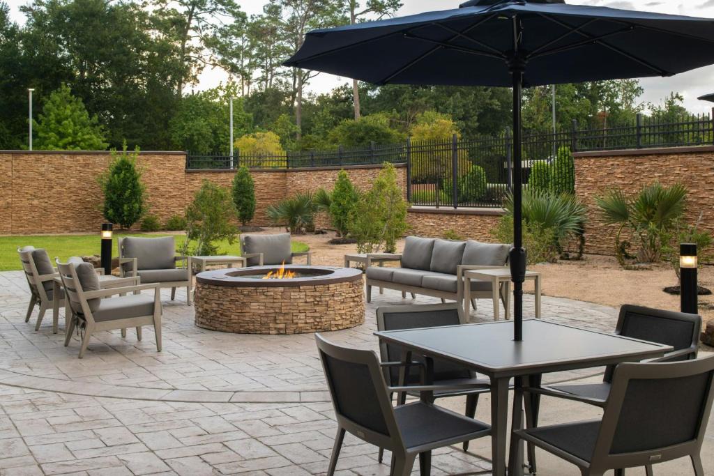 Spring Hotel | Courtyard by Marriott Houston City Place