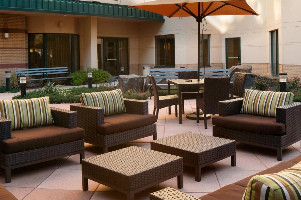 Newport Hotel | Courtyard By Marriott Jersey City Newport