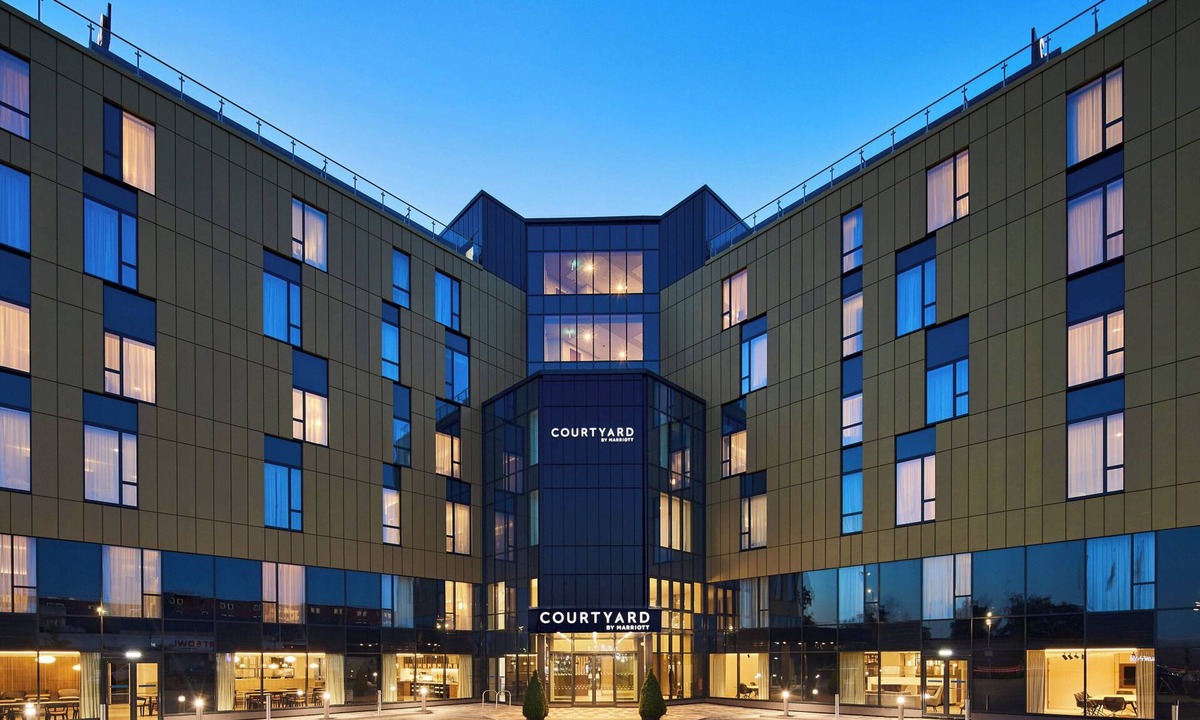 Harlington Hotel | Courtyard by Marriott London Heathrow Airport