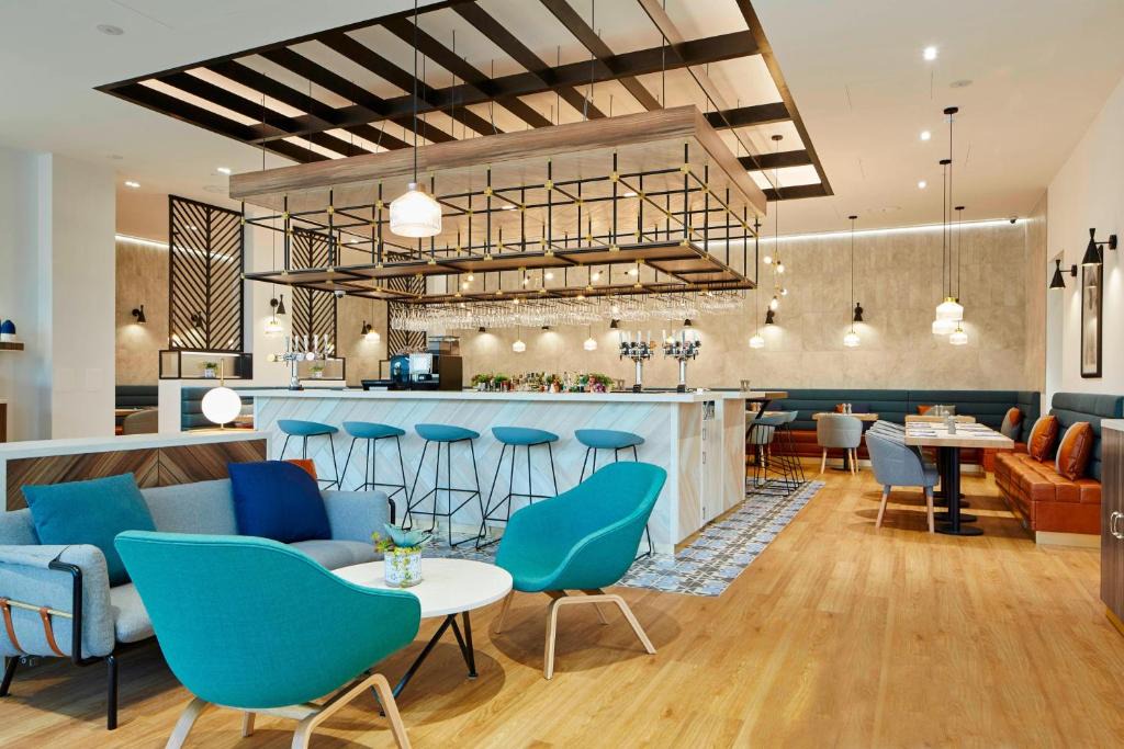 Luton Hotel | Courtyard by Marriott Luton Airport