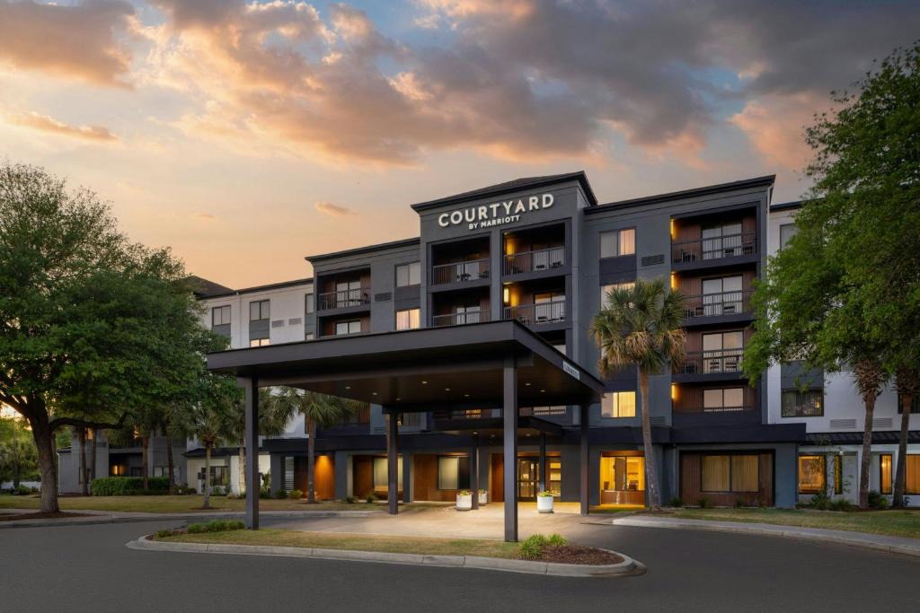 North Myrtle Beach Hotel | Courtyard by Marriott Myrtle Beach Barefoot Landing