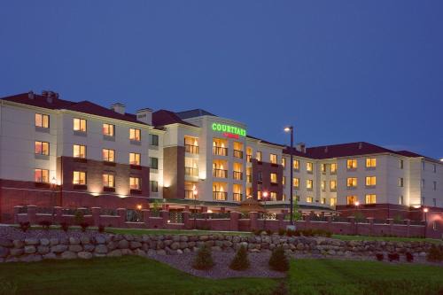 Madison Hotel | Courtyard by Marriott Madison East