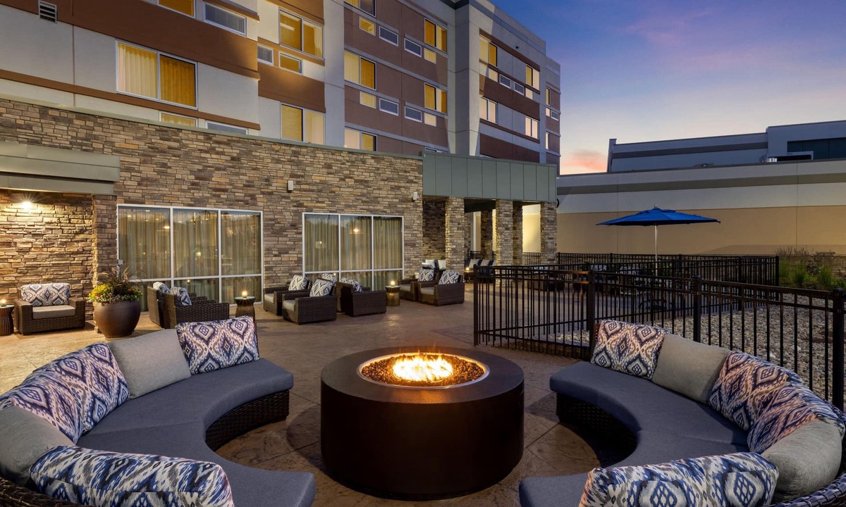 Bellevue Hotel | Courtyard by Marriott Omaha Bellevue Beardmore Event Center