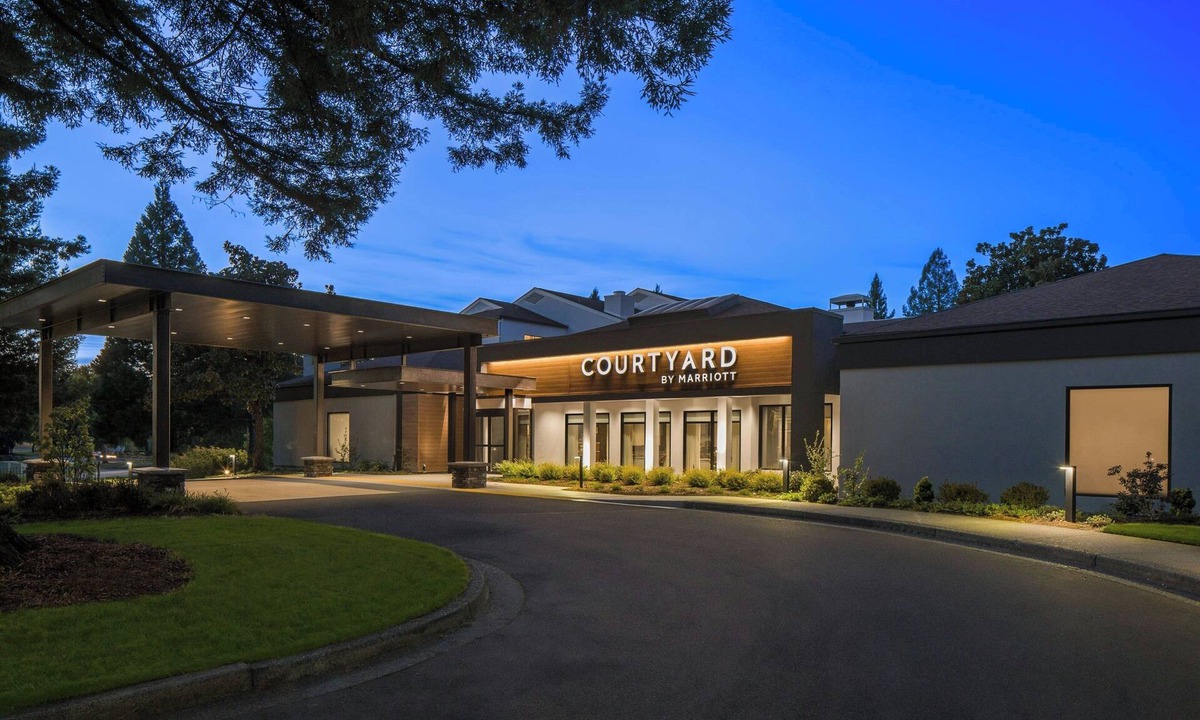 Greenway Hotel | Courtyard by Marriott Portland Beaverton