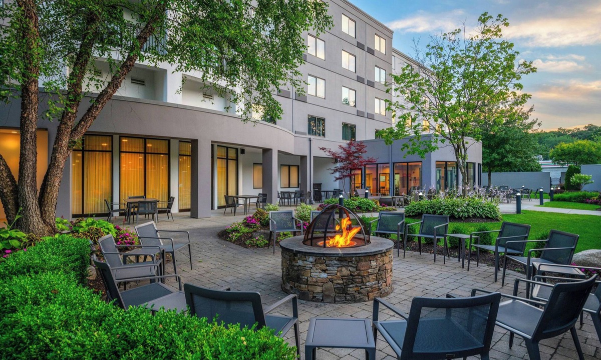 Albion Hotel | Courtyard by Marriott Providence Lincoln
