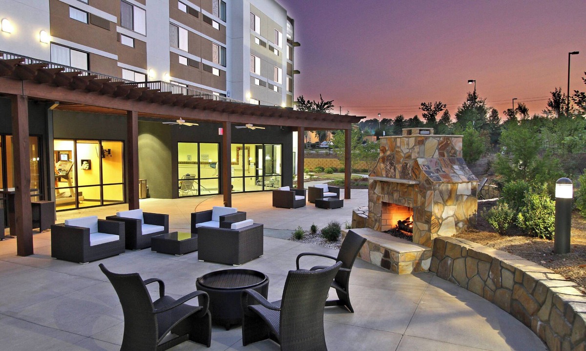 Northeast Raleigh Hotel | Courtyard by Marriott Raleigh North