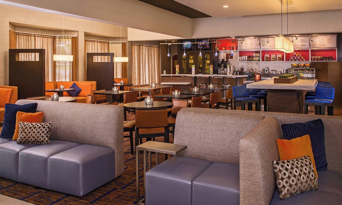 Richmond Hotel | Courtyard by Marriott Richmond West