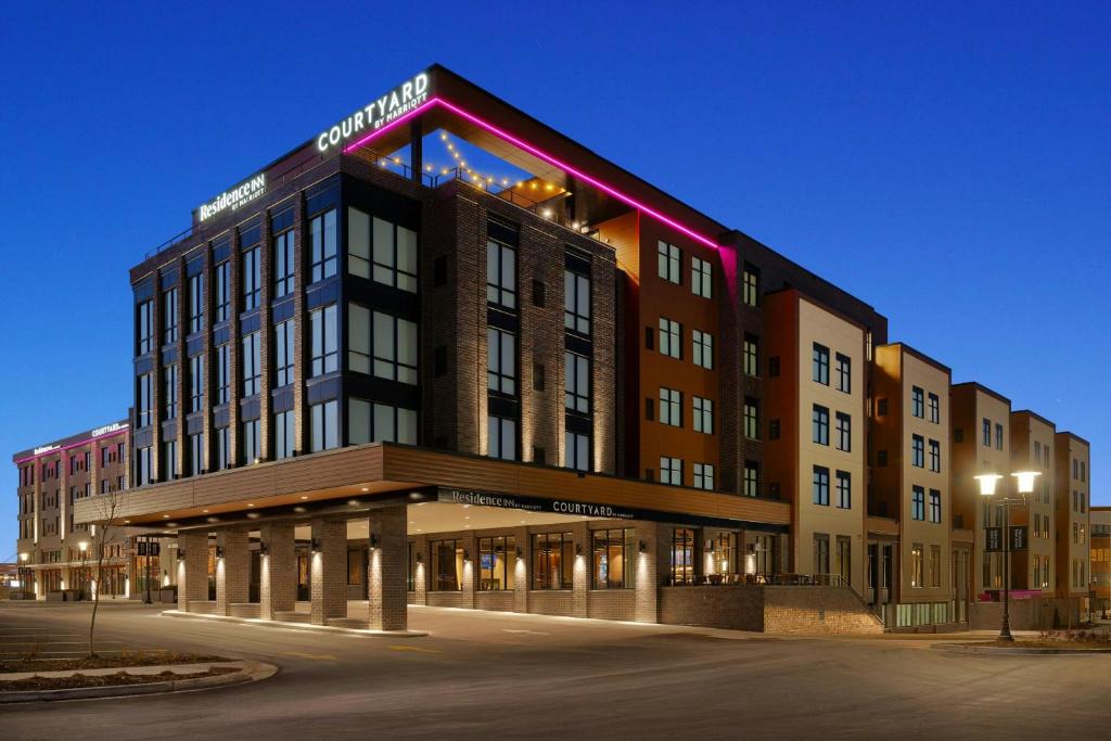 Brookfield Hotel | Courtyard by Marriott Milwaukee Brookfield at Poplar Creek