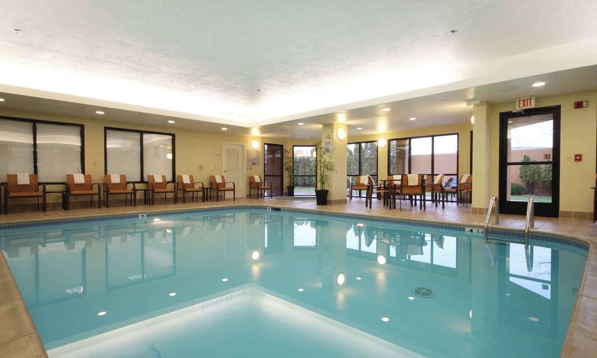 Flint Hotel | Courtyard Flint by Marriott