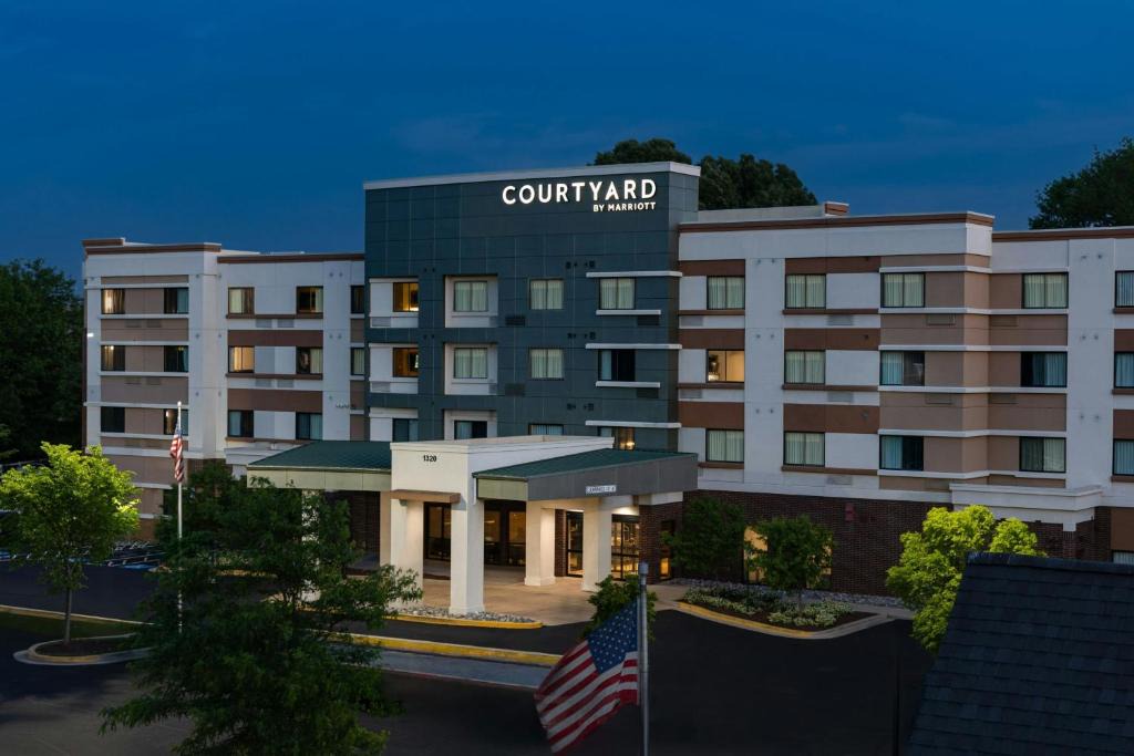 West Hyattsville Hotel | Courtyard Largo Medical Center Drive