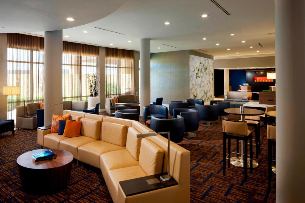 Downtown Hotel | Courtyard Miami Dadeland
