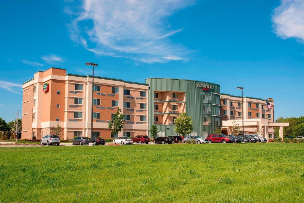 Milwaukee Hotel | Courtyard Milwaukee Airport