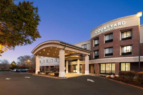 Wall Township Hotel | Courtyard Wall at Monmouth Shores Corporate Park