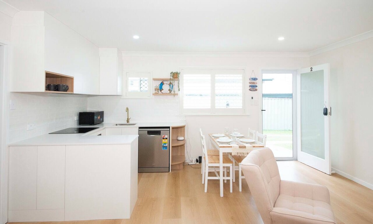 Redcliffe Apartment | Cove at Redcliffe - Modern Coastal Hideaway