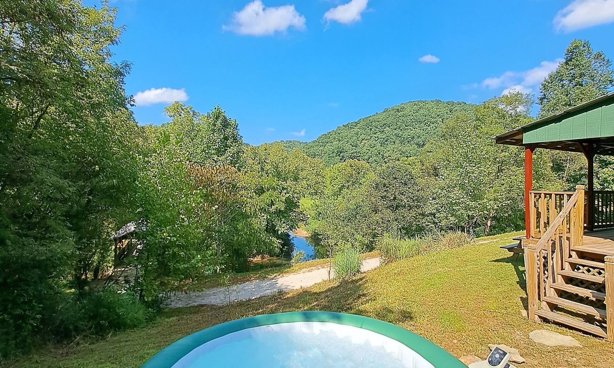 Stanton Cabin | Covered Bridge + Cabin on water w/hot tub IN the Red River Gorge!
