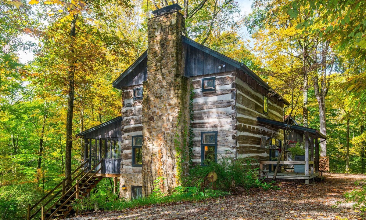 Helmsburg Cabin | Covered Bridge Cabin | Hot Tub, Fireplace & Near Nashville 2BR, 2.5BA