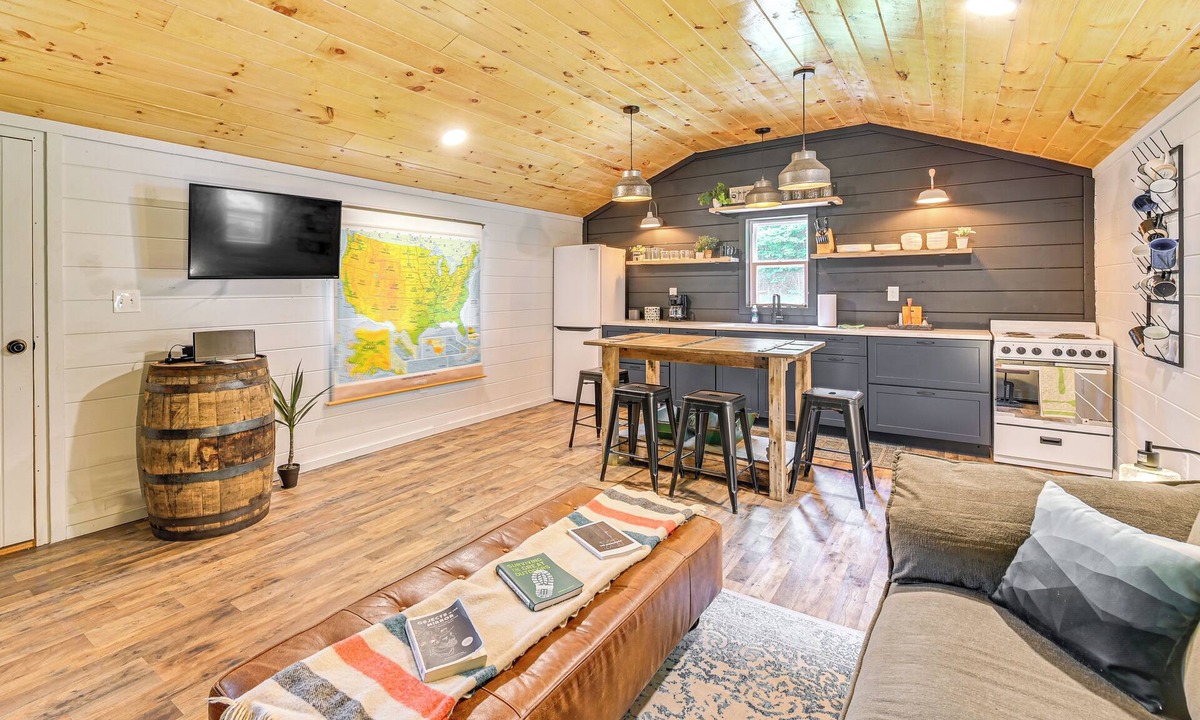 Campton Cabin | Covered Deck & Hot Tub: Cozy Retreat in Campton!