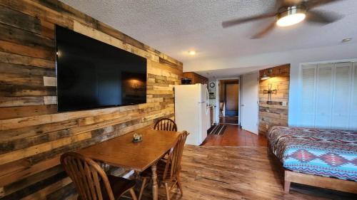 River Ranch Apartment | Cowboy Up! River Ranch Ground Floor Cottage w Porch! 162