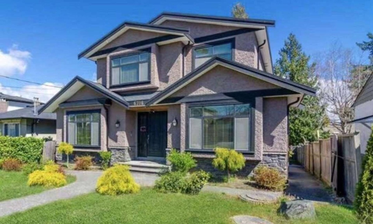 Burnaby House | Cozey/Modern Burnaby home | Central to metro Vancouver | Family friendly!