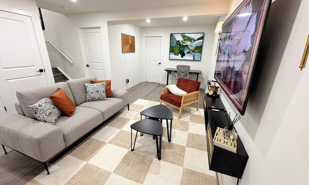 Chestermere House | Coziest & Modern Basement Retreat East of Calgary