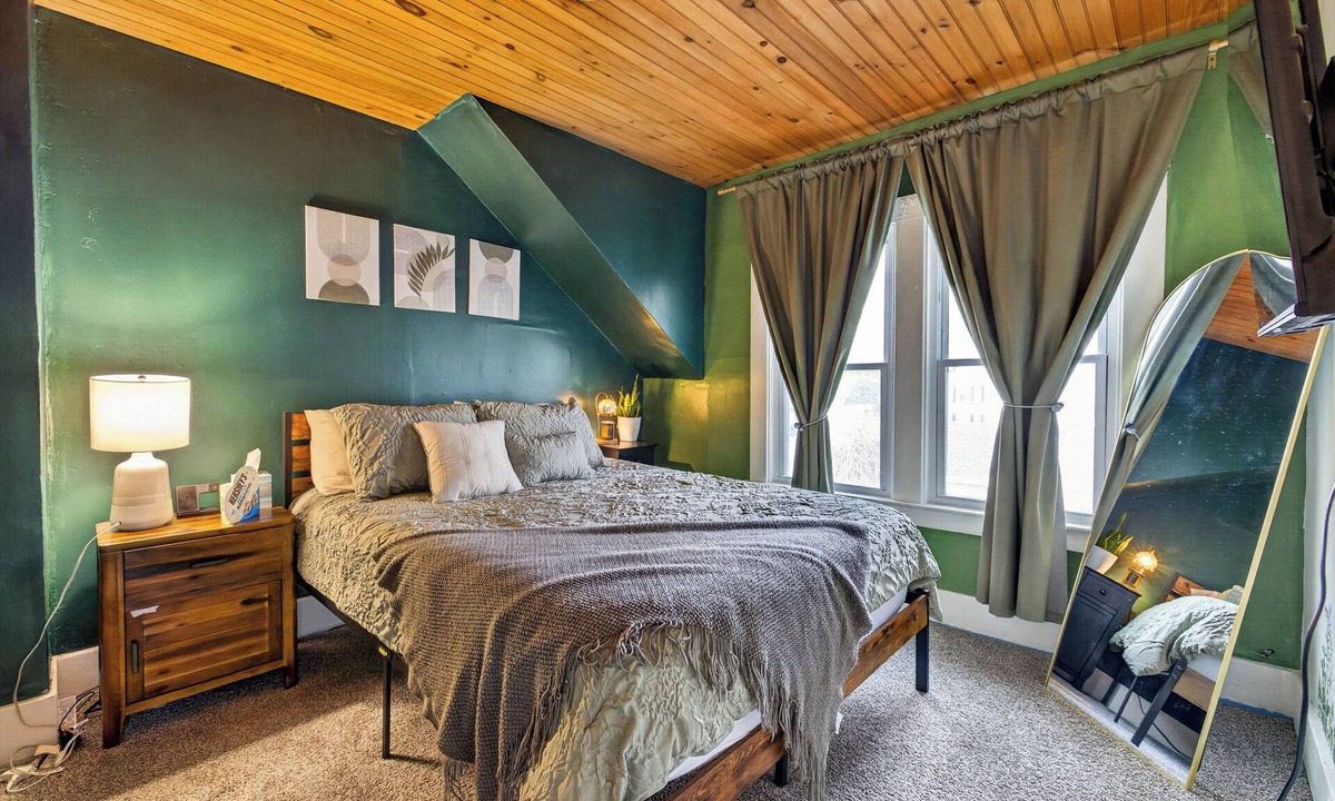 Liverpool Apartment | Cozy 1 bd apt-make you feel like home in the village of Liverpool