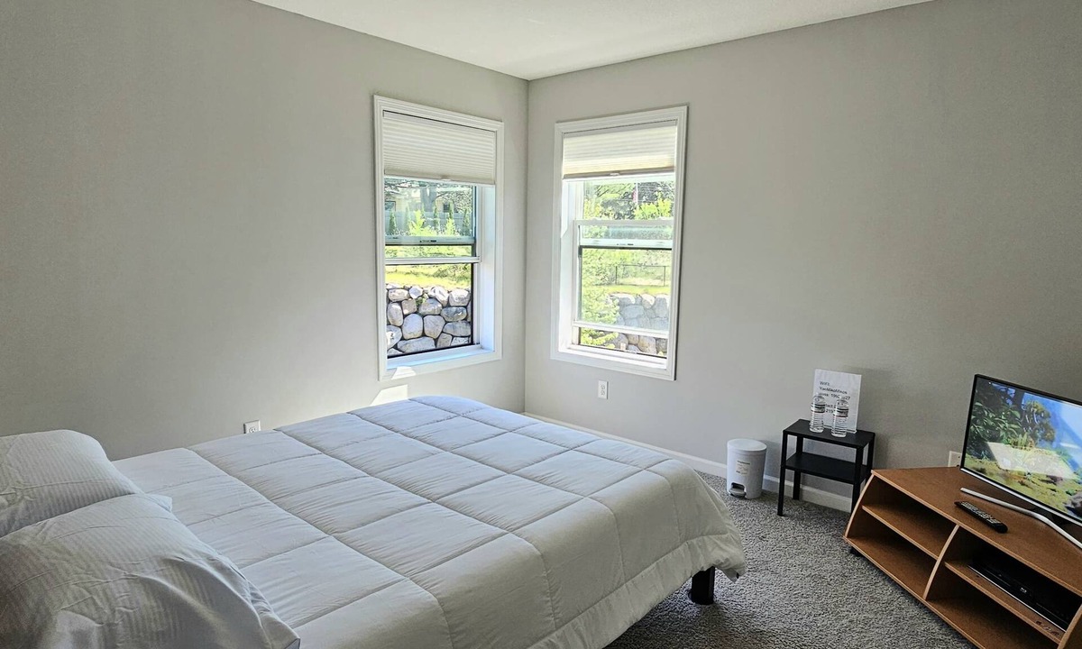 Eagan Apartment | Cozy 1-bedroom in a shared townhome 10 min from airport and Mall of America