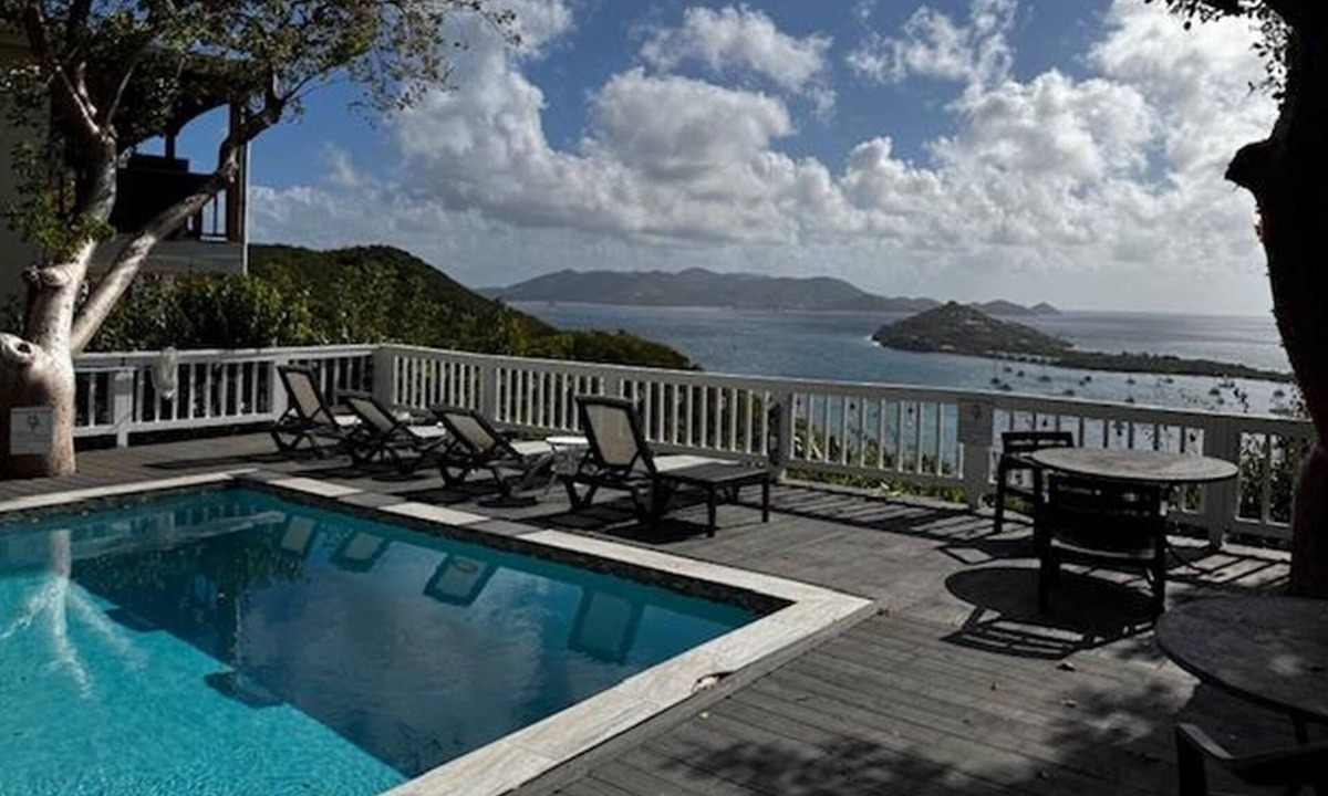 Estate Smith Bay Apartment | Cozy 1-bedroom studio in the heart of Red Hook, St Thomas. AC and solar power.