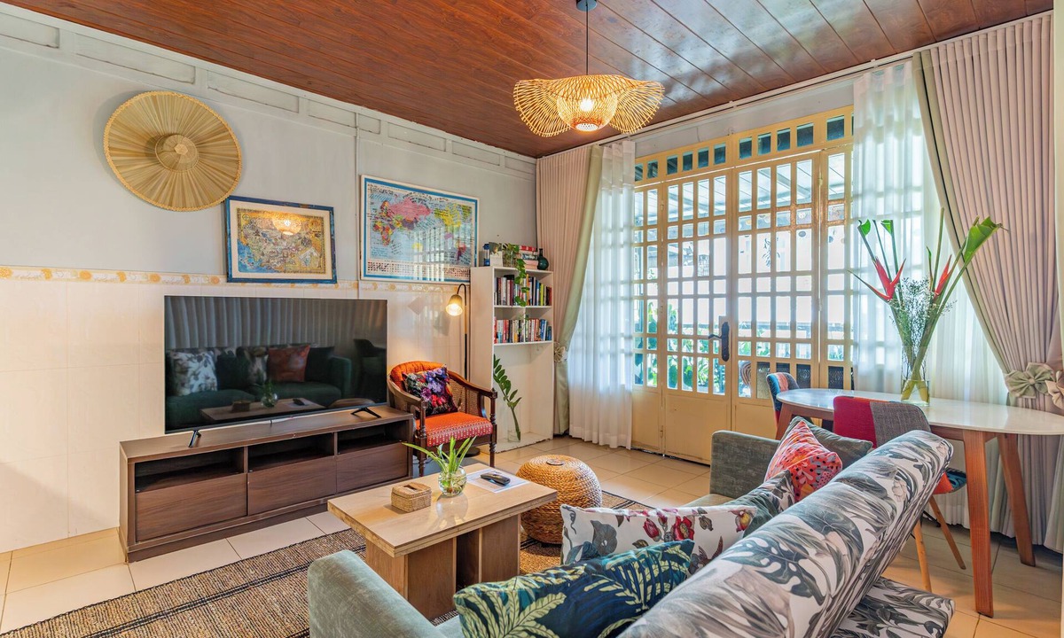 Chamkar Mon Apartment | Cozy 1990s Khmer Style Flat in Heart of Tonle Bassac