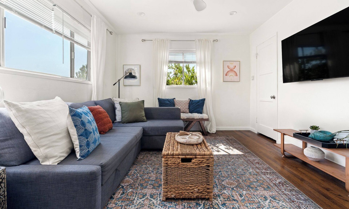 Westchester House | Cozy 1bd Comfy Duplex Kitchen Netflix Parking W/D