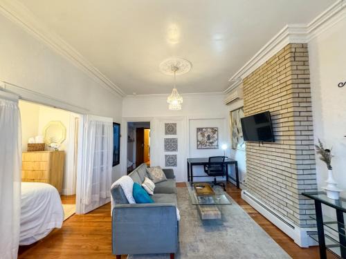 Emerson Gardens Apartment | Cozy 1Bed, 1Bath in Brookline, MBTA